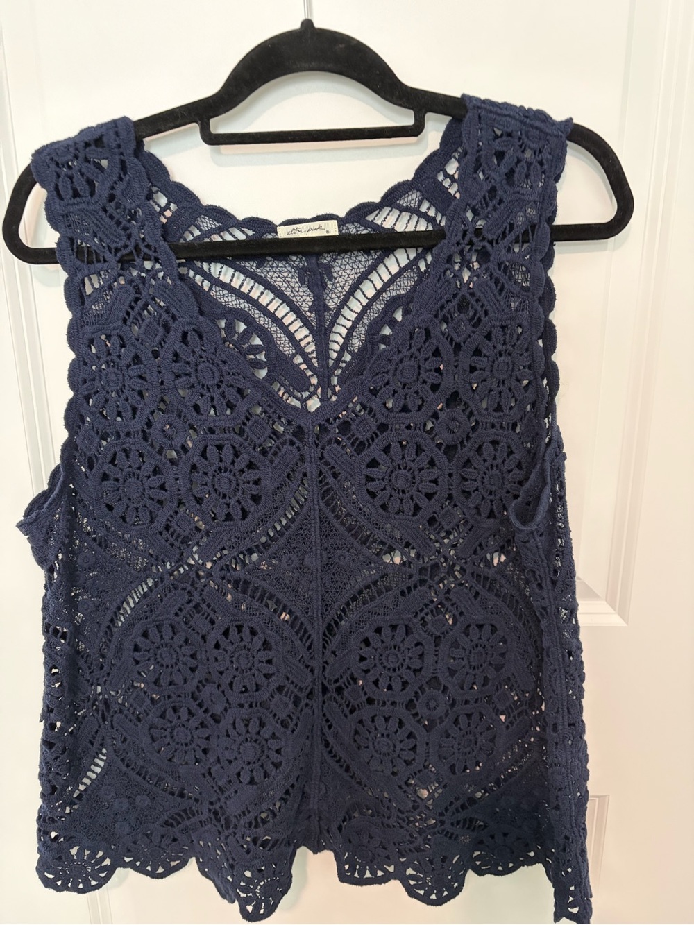 Ultra Pink Navy Crochet Lace Sleeveless Camisole